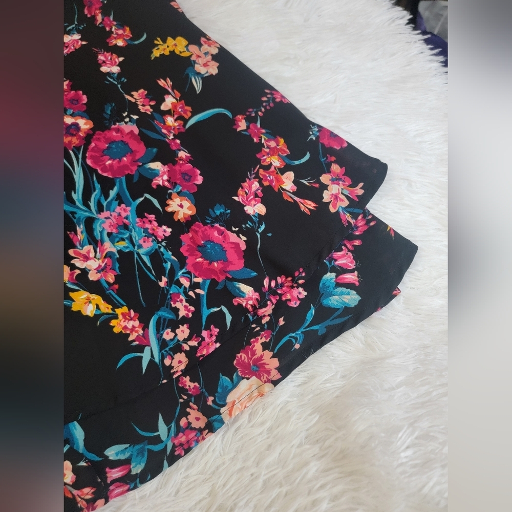 Sweet Heart V Neck Blouse Floral Layered Sleeveless Blouse - Black and Pink XL - Picture 8 of 14